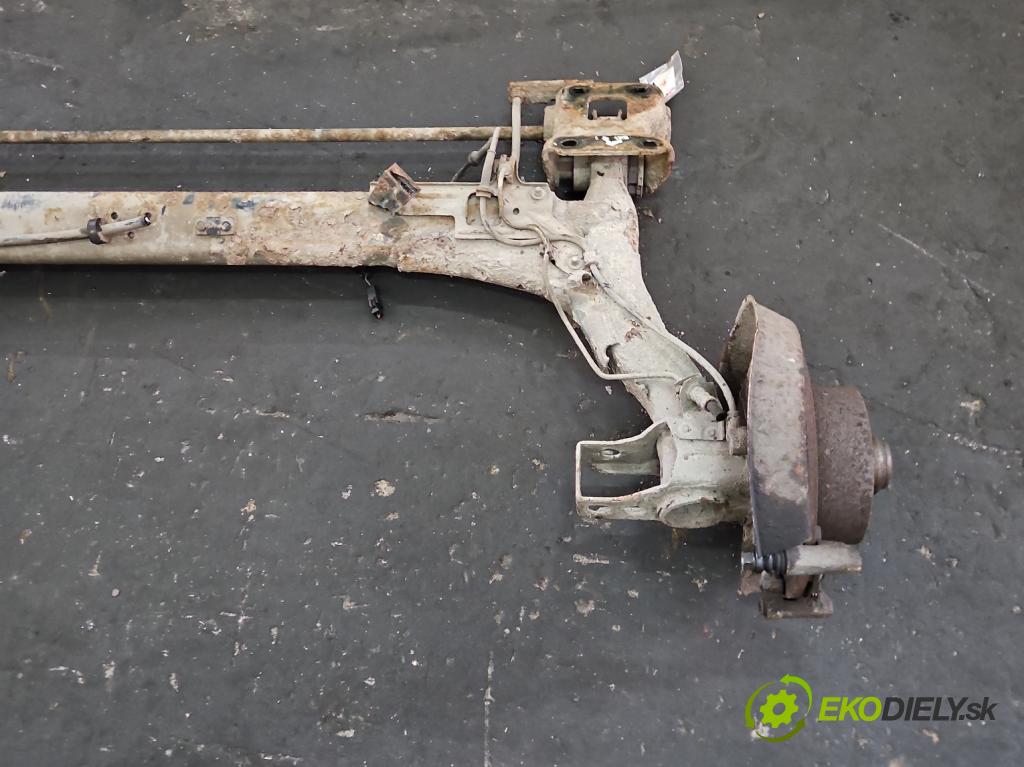 Audi A4 B5 1994-2001 1.6 101 hp manual 74 kW 1595 cm3 5- zadní výztuha  (Výztuhy zadní)