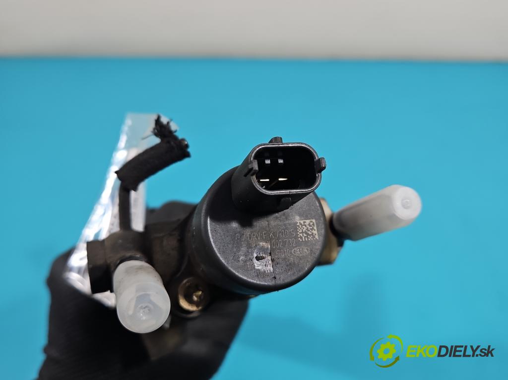 Hyundai Tucson I 2004-2009 2.0 crdi 111KM automatic 82 kW 1991 cm3 5- lišta vstrekovacia 0445214075 (Vstrekovacie lišty)