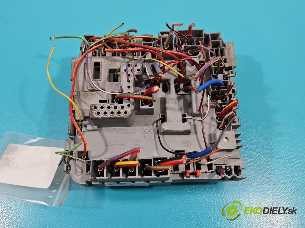 Fiat Doblo II 2010- 1,3.0 jtd 90 hp manual 66 kW 1248 cm3 5- skříňka pojistková 51867698 (Pojistkové skříňky)