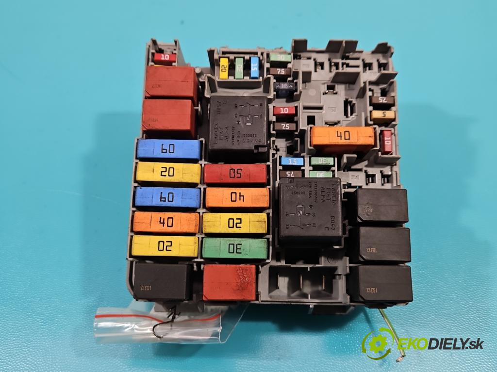 Fiat Doblo II 2010- 1,3.0 jtd 90 hp manual 66 kW 1248 cm3 5- skříňka pojistková 51867698 (Pojistkové skříňky)