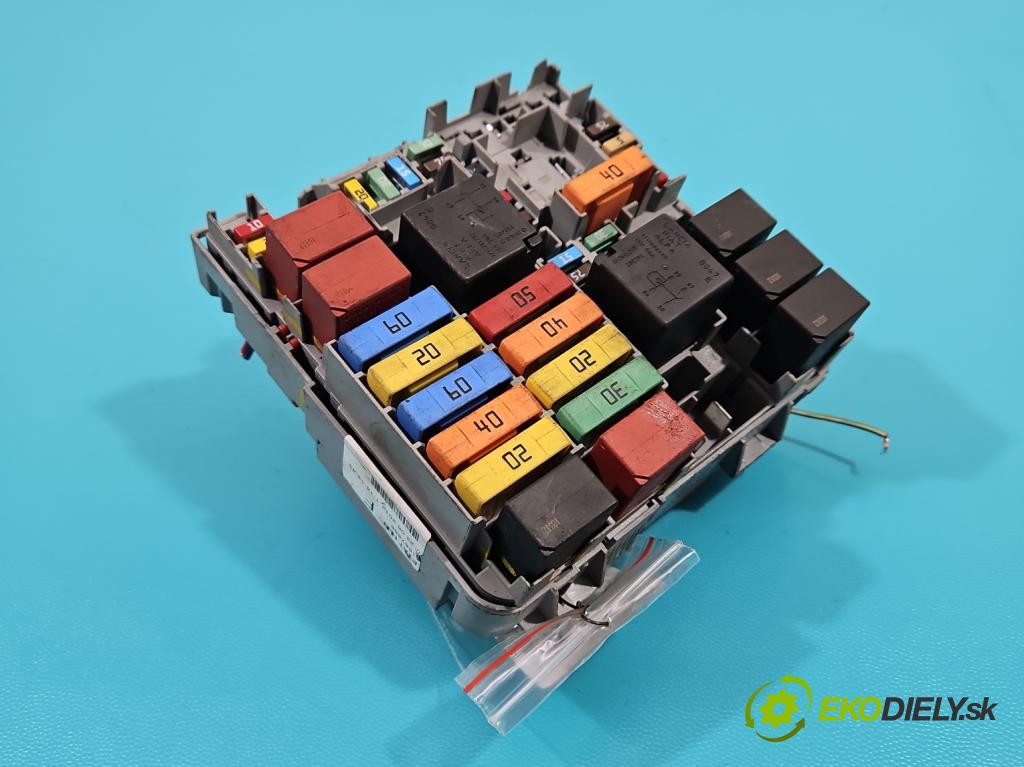 Fiat Doblo II 2010- 1,3.0 jtd 90 hp manual 66 kW 1248 cm3 5- skříňka pojistková 51867698 (Pojistkové skříňky)