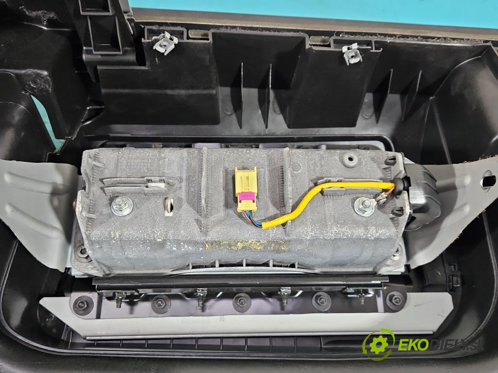 Vw Golf plus 1.6 FSI 116 HP manual 85 kW 1598 cm3 5- kokpit,pristrojová doska rozdeľovacia