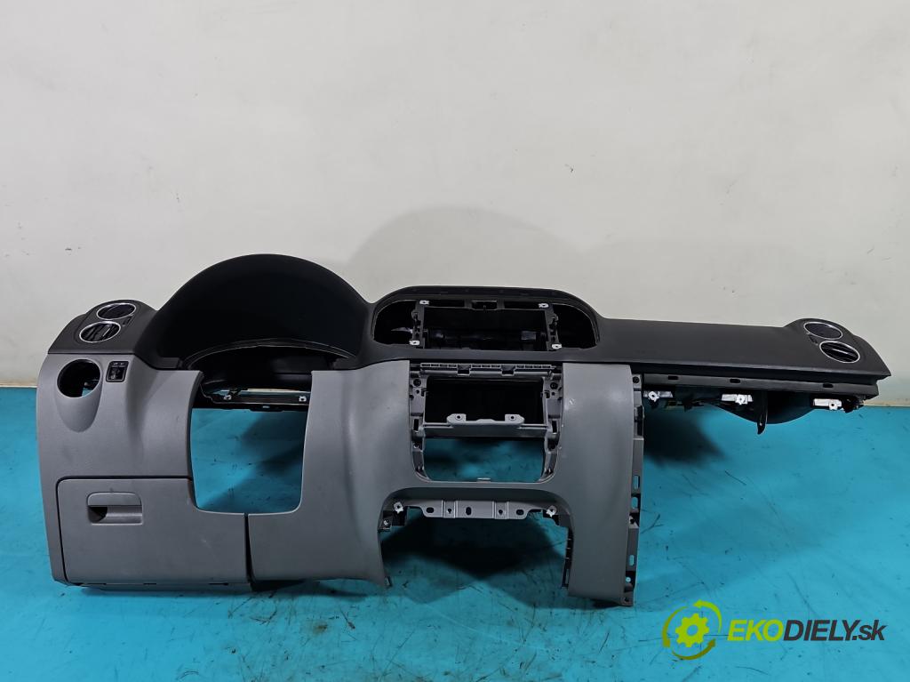Vw Golf plus 1.6 FSI 116 HP manual 85 kW 1598 cm3 5- kokpit,pristrojová doska rozdeľovacia 