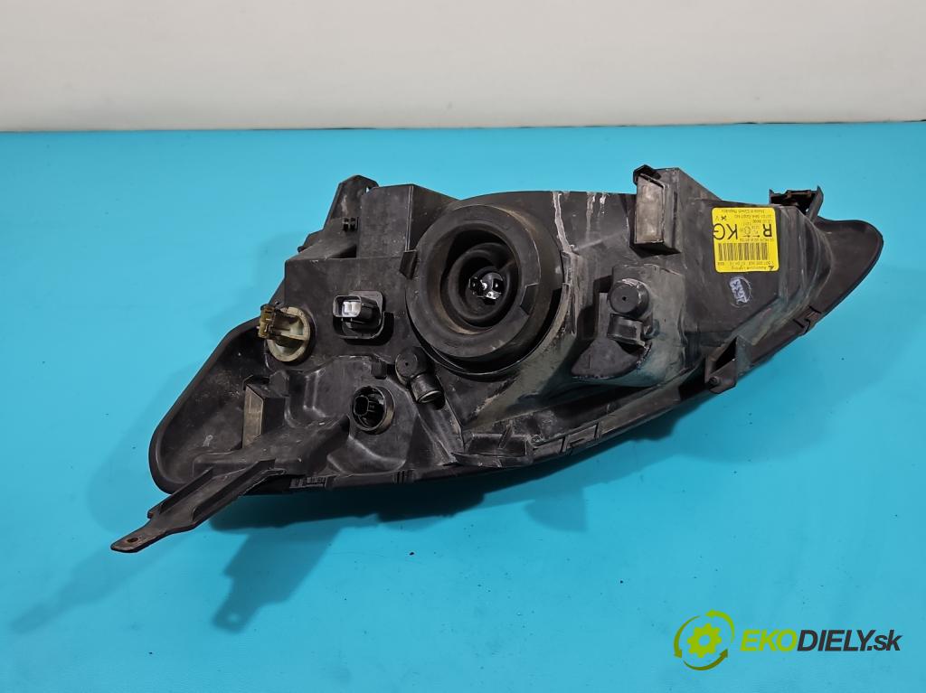 Honda Civic VII 2000-2006 1.6 16V 110 HP manual 81 kW 1590 cm3 5- Reflektor: pravý 1307022303 (Pravé)