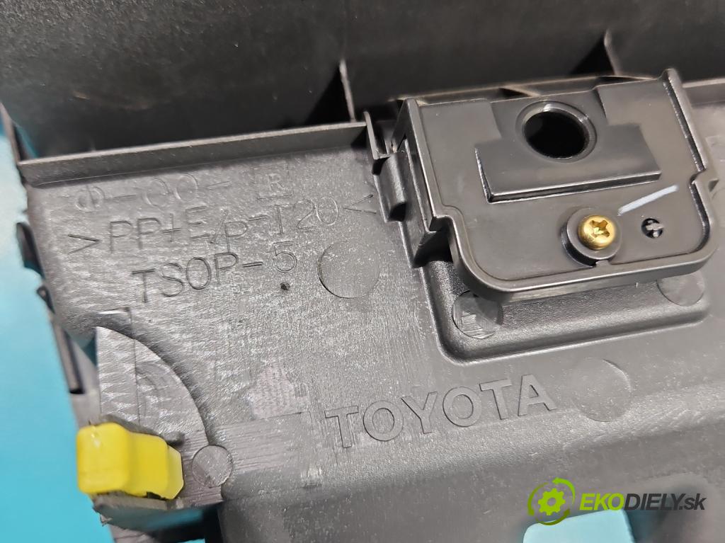 Toyota Corolla E12 2001-2009 2.0 D4D 110 HP manual 81 kW 1995 cm3 5- panel kúrenia 88650-13030