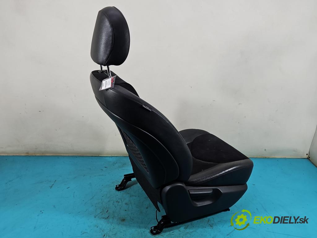 Toyota Rav4 III 2005-2012 2.2 D-CAT 177 HP manual 130 kW 2231 cm3 5- Sedačka pravý  (Sedačky, sedadlá)