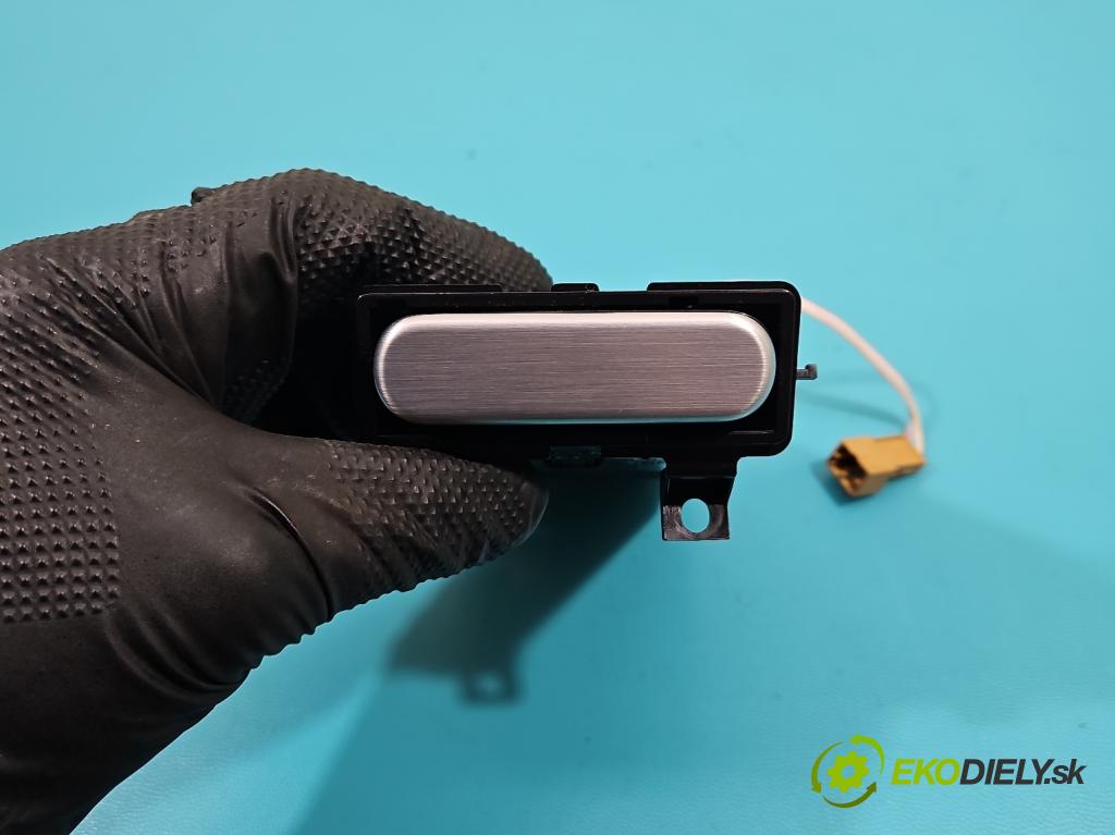 Vw Passat CC 2008-2016 2.0 tdi 170 HP automatic 125 kW 1968 cm3 4- Telefon: 3C1858711 (Audio zariadenia)