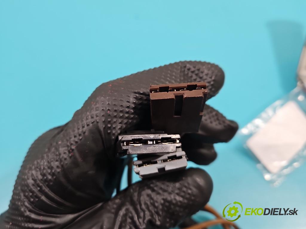 Citroen Xsara I 1997-2000 1.4 8V 75 HP manual 55 kW 1360 cm3 5- Spínačka  (Spínacie skrinky a kľúče)