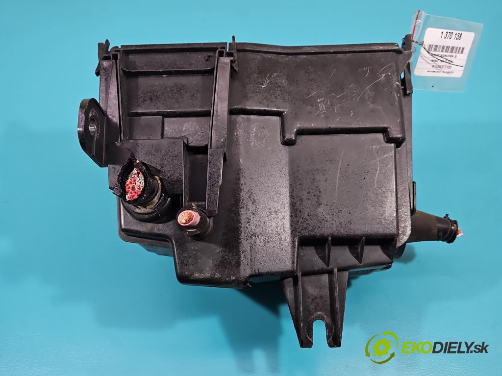 Renault Trafic III 2014 - 2.0 dci 145 hp manual 107 kW 1997 cm3 5- skříňka pojistková 243503708R (Pojistkové skříňky)