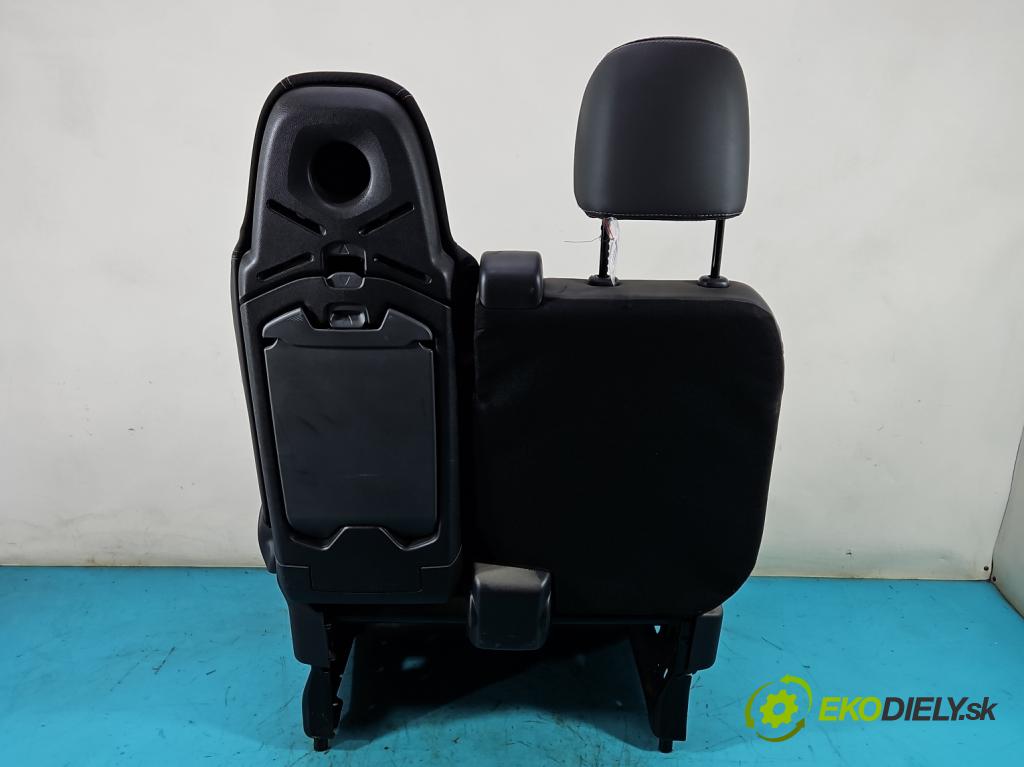 Renault Trafic III 2014 - 2.0 dci 145 HP manual 107 kW 1997 cm3 5- Sedačka pravý  (Sedačky, sedadlá)