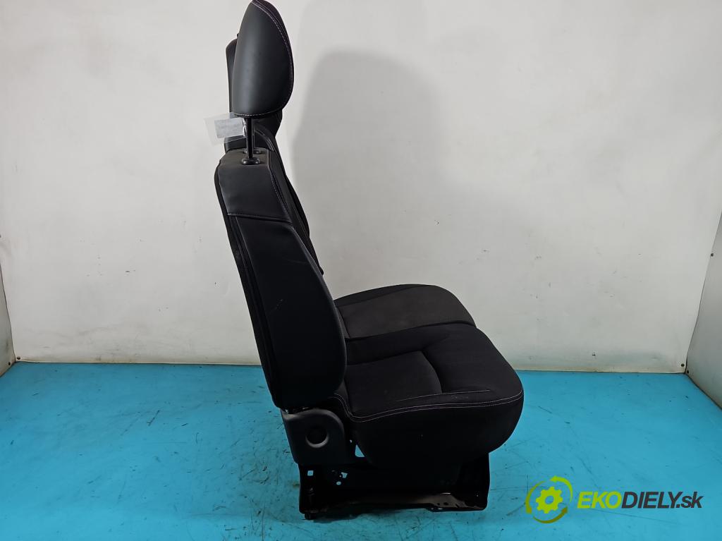 Renault Trafic III 2014 - 2.0 dci 145 HP manual 107 kW 1997 cm3 5- Sedačka pravý  (Sedačky, sedadlá)