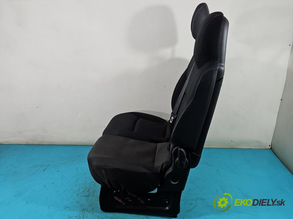 Renault Trafic III 2014 - 2.0 dci 145 HP manual 107 kW 1997 cm3 5- Sedačka pravý  (Sedačky, sedadlá)