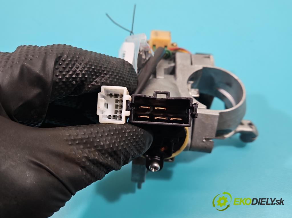 Mitsubishi Pajero Pinin 1998-2007 1.8 GDI 120 HP automatic 88 kW 1834 cm3 3- Spínačka  (Spínacie skrinky a kľúče)