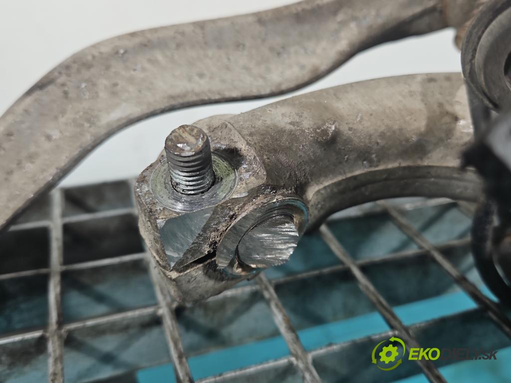 Audi A4 B6 2000-2004 2.0 20V 131 HP manual 96 kW 1984 cm3 4- náboj pravé (Náboje)