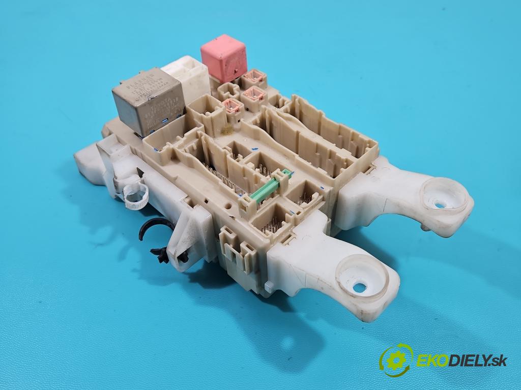 Toyota Rav4 III 2005-2012 2.2 D-CAT 177 hp manual 130 kW 2231 cm3 5- skříňka pojistková 82730-42350 (Pojistkové skříňky)