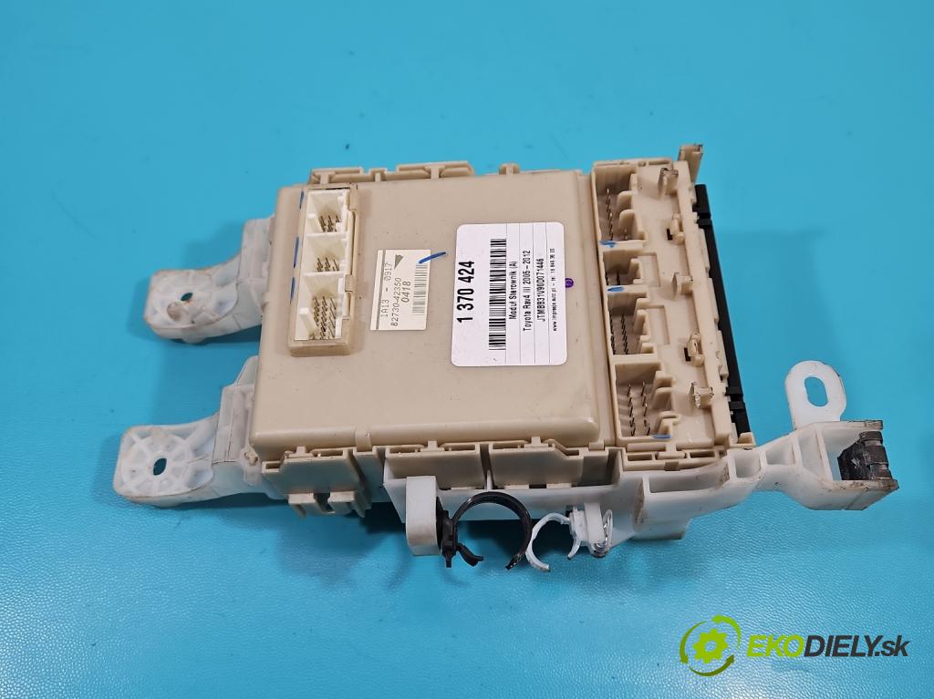 Toyota Rav4 III 2005-2012 2.2 D-CAT 177 hp manual 130 kW 2231 cm3 5- skříňka pojistková 82730-42350 (Pojistkové skříňky)