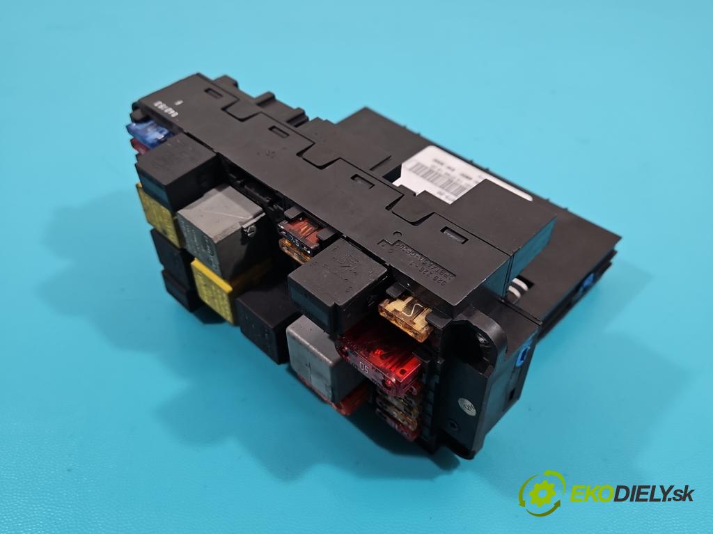 Mercedes C W203 2000-2007 2,2.0 cdi 143 hp automatic 105 kW 2148 cm3 4- skříňka pojistková 0025459301 (Pojistkové skříňky)