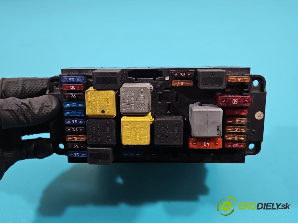 Mercedes C W203 2000-2007 2,2.0 cdi 143 hp automatic 105 kW 2148 cm3 4- skříňka pojistková 0025459301 (Pojistkové skříňky)