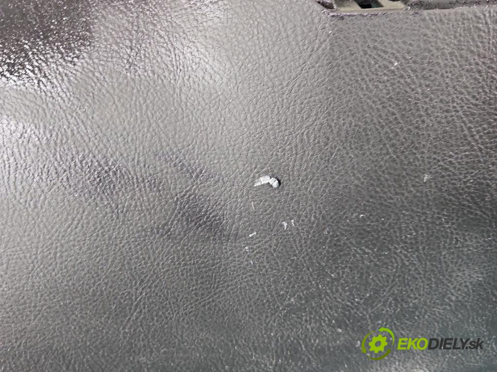 Toyota Rav4 III 2005-2012 2.2 D-CAT 177 HP manual 130 kW 2231 cm3 5- kokpit,pristrojová doska rozdeľovacia