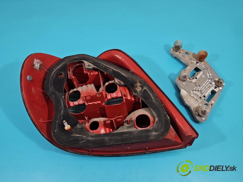 Toyota Avensis I T22 1997-2003 2.0 vvti 150 hp manual 110 kW 1998 cm3 5- světlo zadní pravé 034N5P (Ostatné)