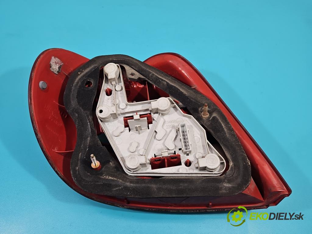 Toyota Avensis I T22 1997-2003 2.0 vvti 150 hp manual 110 kW 1998 cm3 5- světlo zadní pravé 034N5P (Ostatné)