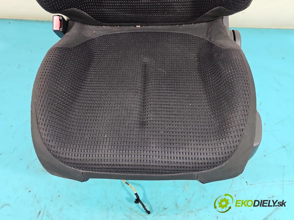 Citroen C4 I 2004-2011 1.6 16V 109 HP manual 80 kW 1587 cm3 5- Sedačka ľavý  (Sedačky, sedadlá)