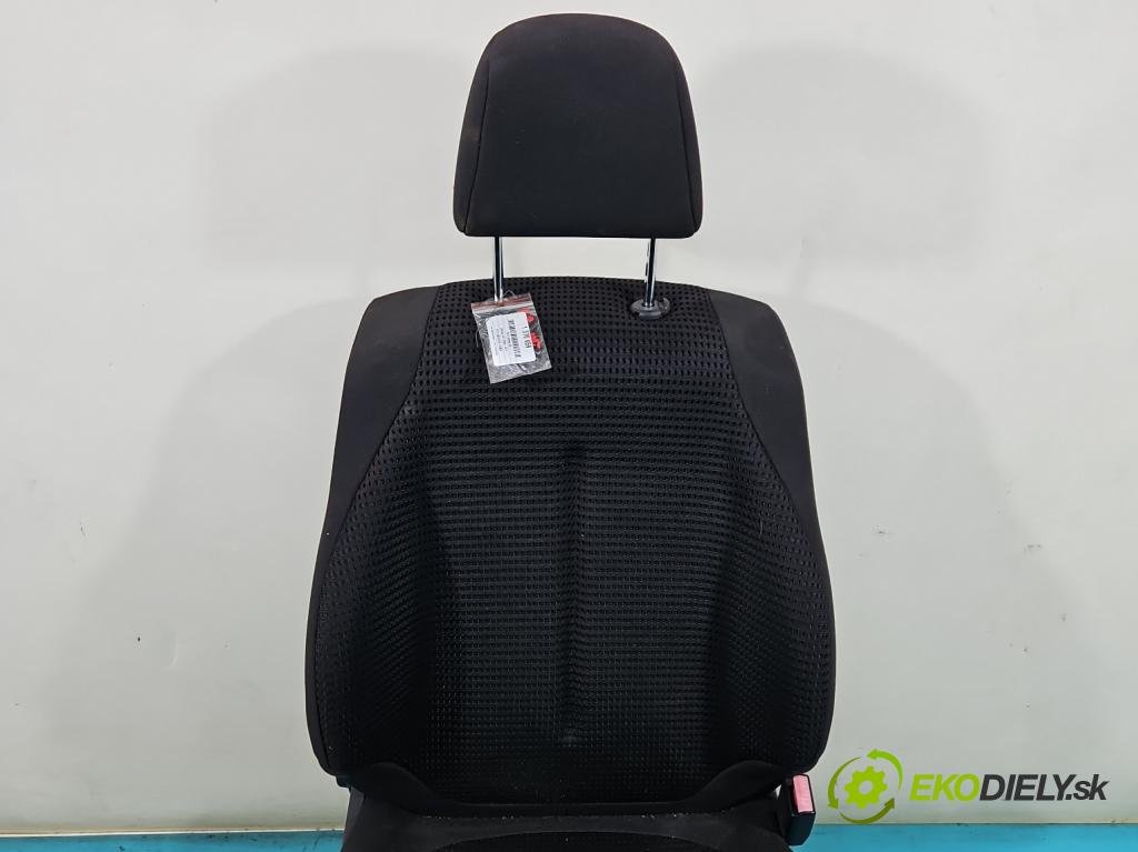 Citroen C4 I 2004-2011 1.6 16V 109 HP manual 80 kW 1587 cm3 5- Sedačka pravý  (Sedačky, sedadlá)