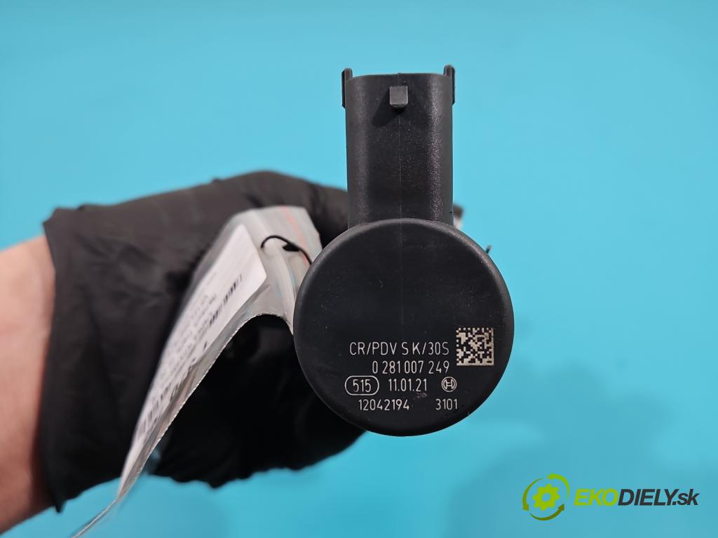 Renault Trafic III 2014 - 2.0 dci 145 HP manual 107 kW 1997 cm3 5- lišta vstrekovacia 175219059R (Vstrekovacie lišty)