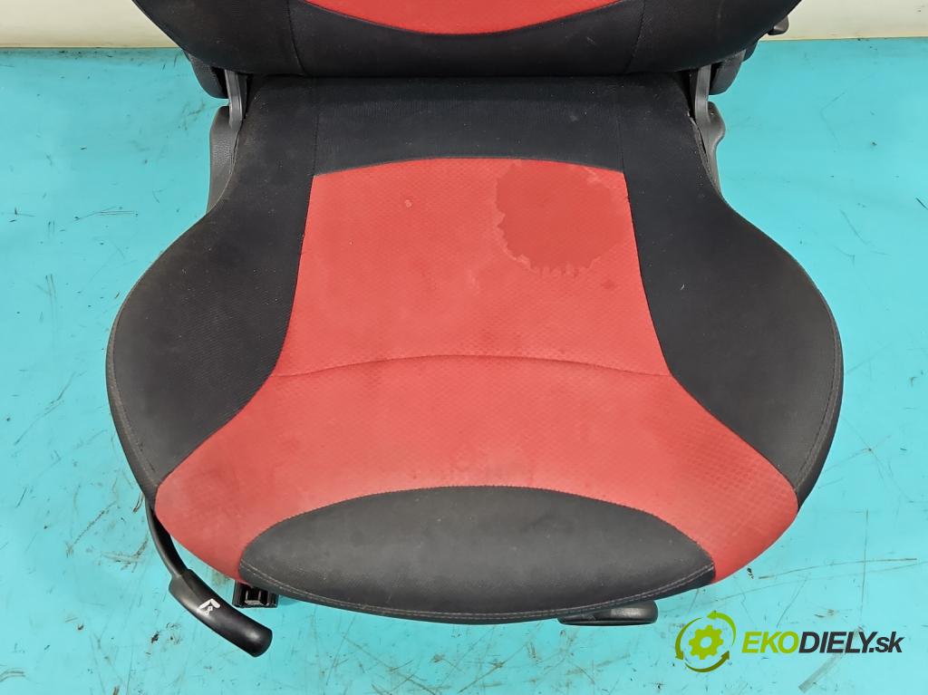 Mini One I 2000-2006 1.6 16V 90 HP manual 66 kW 1598 cm3 3- Sedačka pravý  (Sedačky, sedadlá)