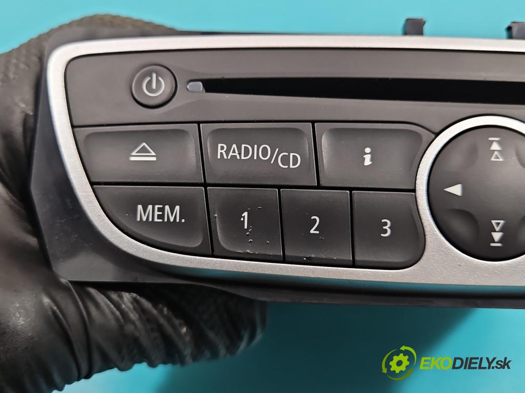 Renault Fluence 1.6 16V 110 HP manual 81 kW 1598 cm3 4- Radio originál 281150030R