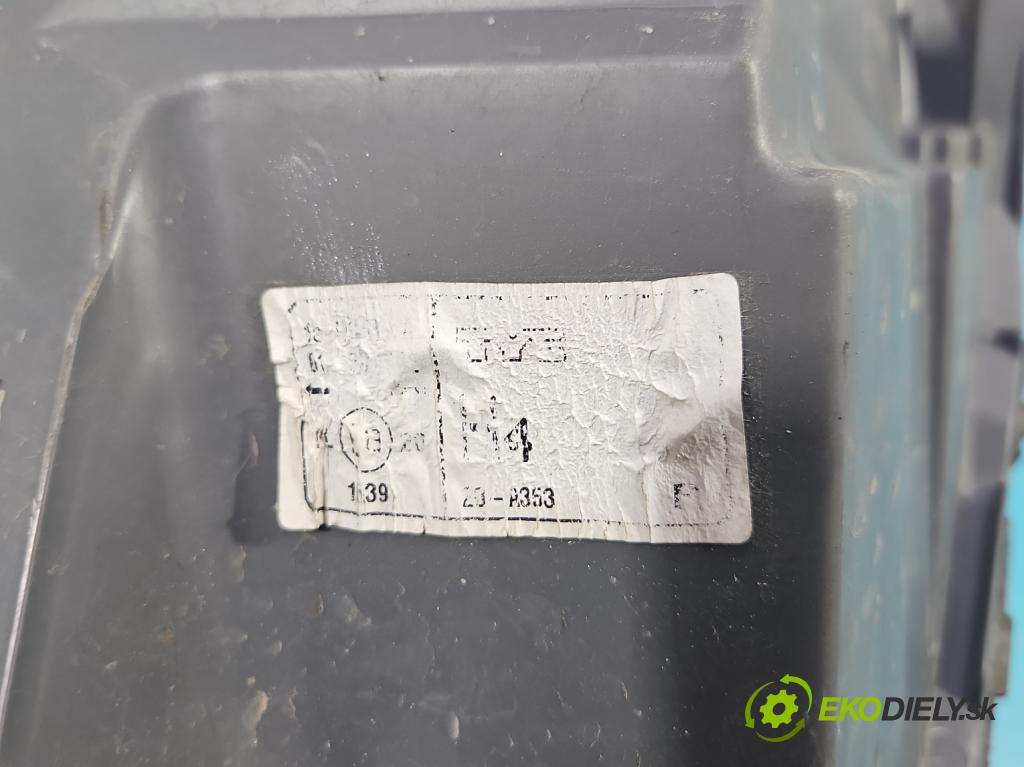 Toyota Yaris I 1999-2005 1.0 vvti 65 HP manual 48 kW 998 cm3 5- Reflektor: pravý  (Pravé)