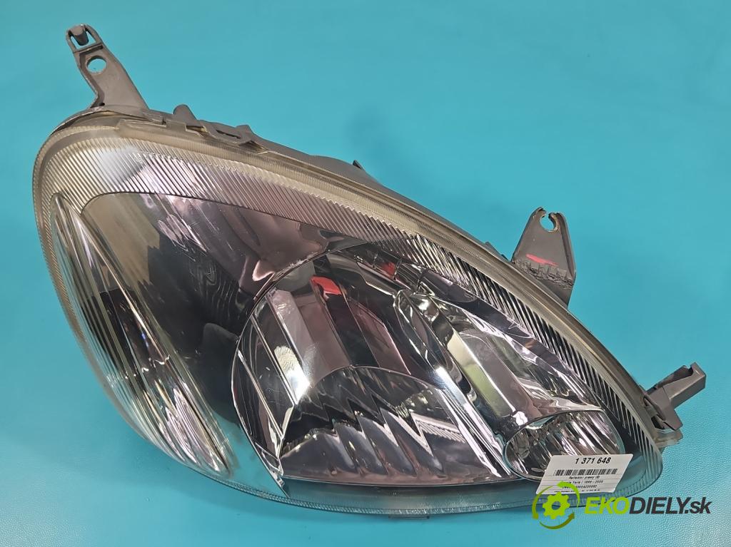 Toyota Yaris I 1999-2005 1.0 vvti 65 HP manual 48 kW 998 cm3 5- Reflektor: pravý  (Pravé)