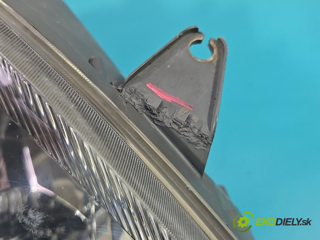 Toyota Yaris I 1999-2005 1.0 vvti 65 HP manual 48 kW 998 cm3 5- Reflektor: pravý  (Pravé)