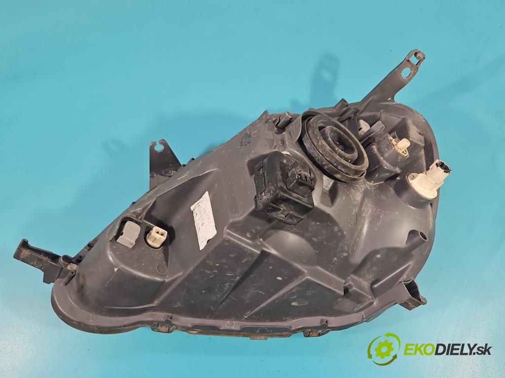 Toyota Yaris I 1999-2005 1.0 vvti 65 HP manual 48 kW 998 cm3 5- Reflektor: pravý  (Pravé)