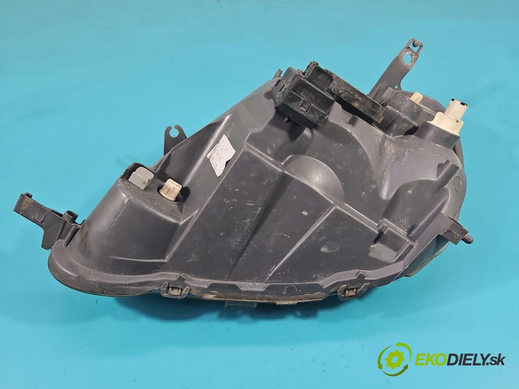 Toyota Yaris I 1999-2005 1.0 vvti 65 HP manual 48 kW 998 cm3 5- Reflektor: pravý  (Pravé)