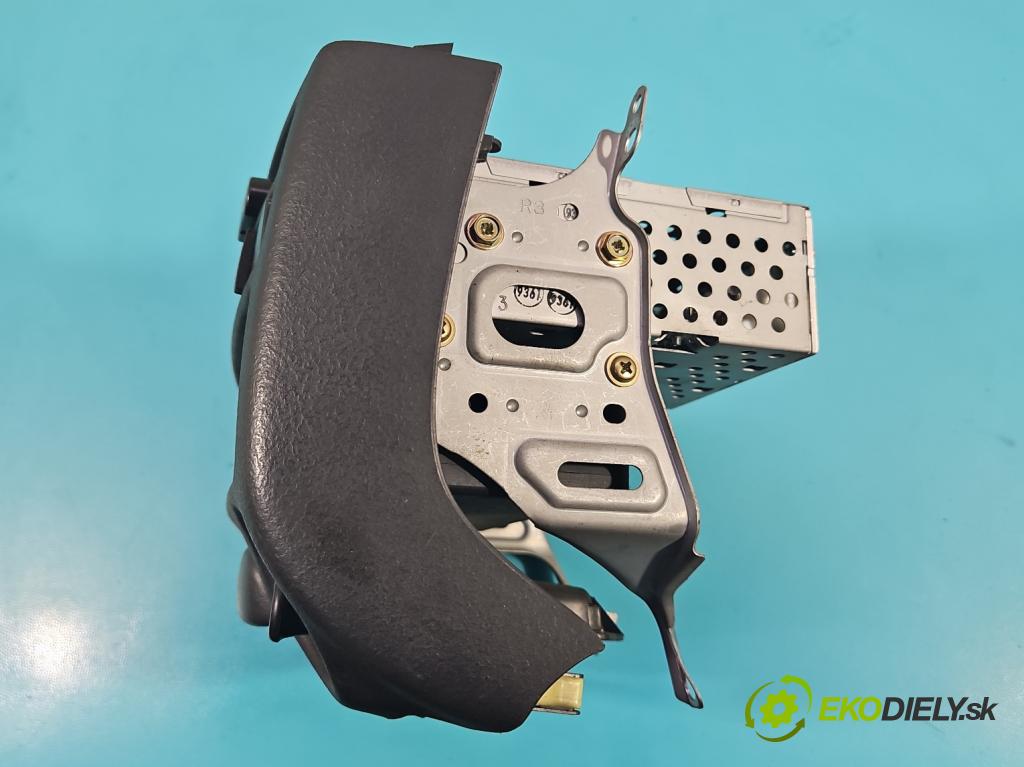 Toyota Yaris I 1999-2005 1.0 vvti 65 HP manual 48 kW 998 cm3 5- Radio originál