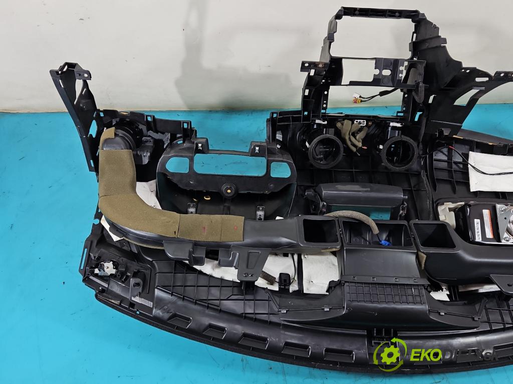 Renault Koleos I 2008-2016 2.0 dci 150 HP manual 110 kW 1995 cm3 5- kokpit,pristrojová doska rozdeľovacia