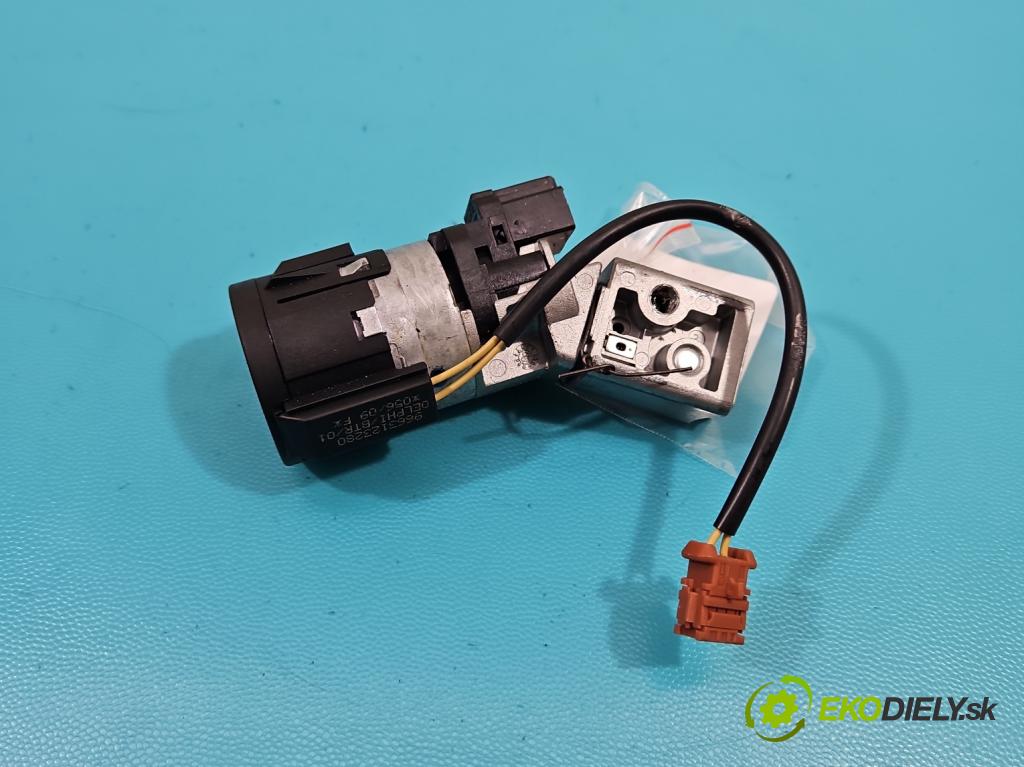 Peugeot 308 I 2007-2013 1.6 16V 120 HP manual 88 kW 1598 cm3 5- Spínačka  (Spínacie skrinky a kľúče)