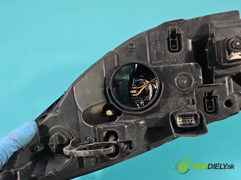 Peugeot 308 I 2007-2013 1.6 16V 120 HP manual 88 kW 1598 cm3 5- Reflektor: pravý 9656162480 (Pravé)