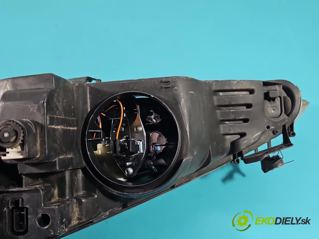 Peugeot 308 I 2007-2013 1.6 16V 120 HP manual 88 kW 1598 cm3 5- Reflektor: pravý 9656162480 (Pravé)