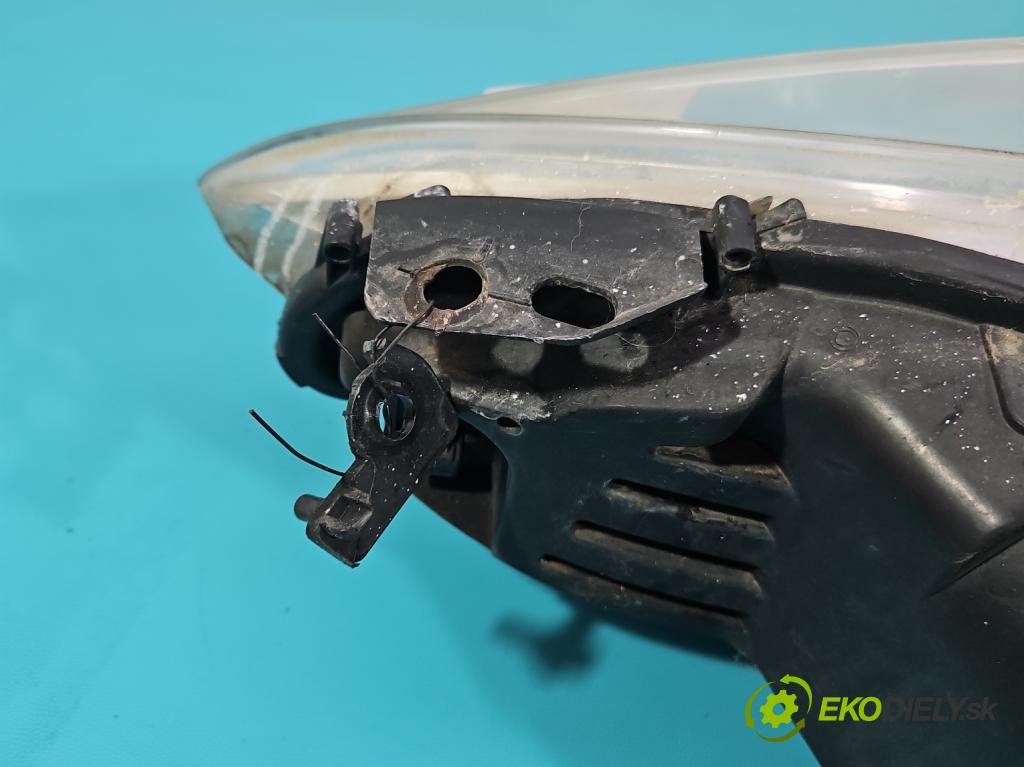 Peugeot 308 I 2007-2013 1.6 16V 120 HP manual 88 kW 1598 cm3 5- Reflektor: pravý 9656162480 (Pravé)