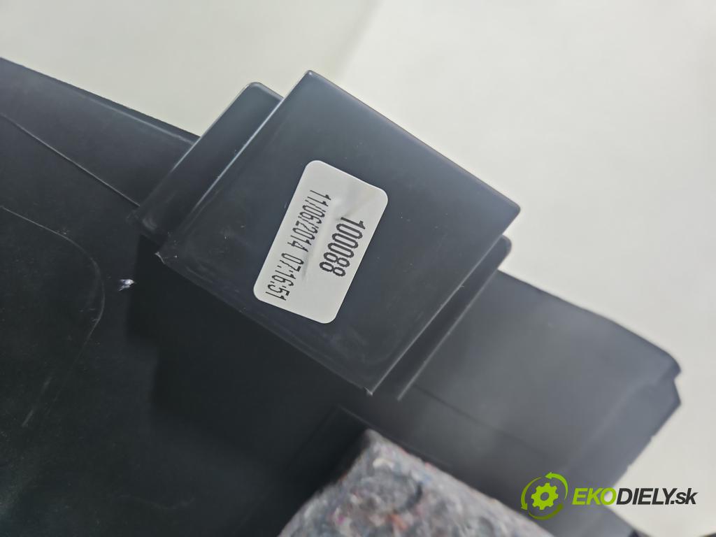 Peugeot 2008 I 2013-2019 1.6 hdi 92 hp manual 68 kW 1560 cm3 5- loketní opěrka  (Loketní opěrka)