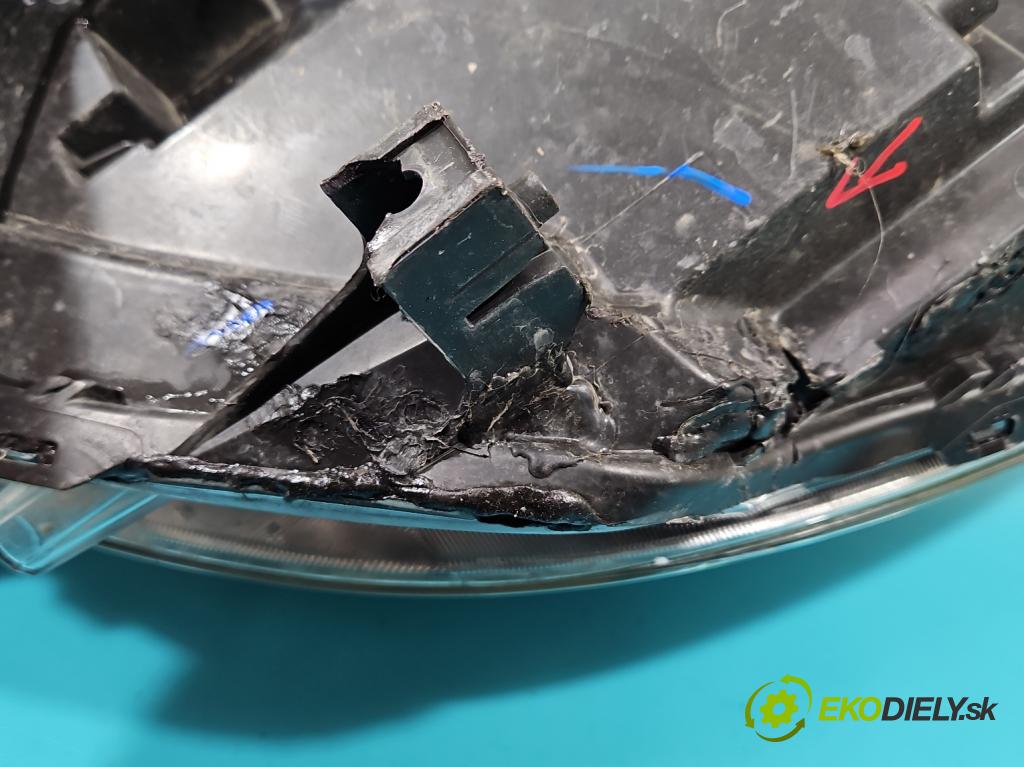 Peugeot 2008 I 2013-2019 1.6 hdi 92 HP manual 68 kW 1560 cm3 5- Reflektor: pravý 9677810080 (Pravé)