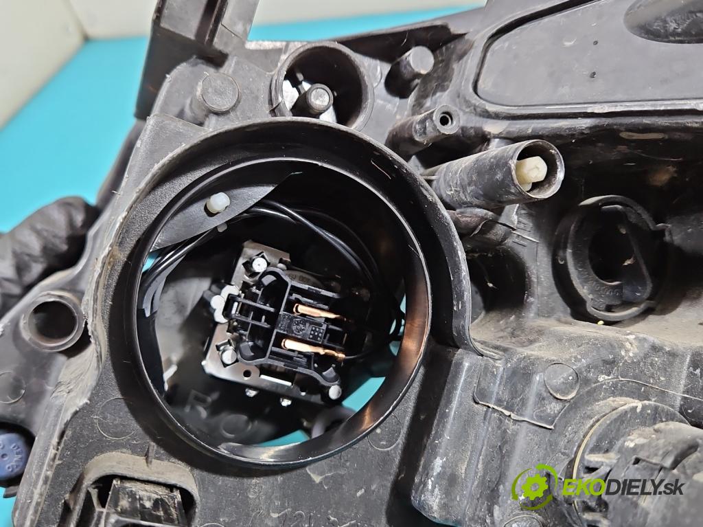 Peugeot 2008 I 2013-2019 1.6 hdi 92 HP manual 68 kW 1560 cm3 5- Reflektor: pravý 9677810080 (Pravé)