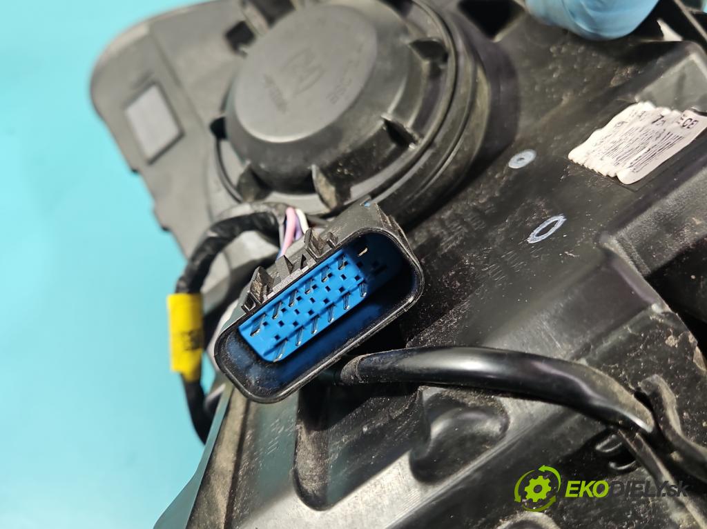 Opel Mokka A 2012-2019 1.4 T 140 HP automatic 103 kW 1364 cm3 5- Reflektor: pravý  (Pravé)