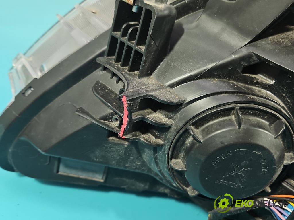 Opel Mokka A 2012-2019 1.4 T 140 HP automatic 103 kW 1364 cm3 5- Reflektor: pravý  (Pravé)