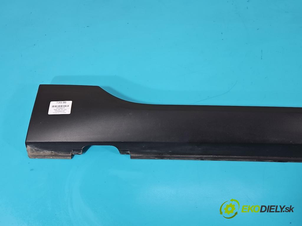 Peugeot 2008 I 2013-2019 1.6 hdi 92 hp manual 68 kW 1560 cm3 5- lišta práh: pravé  (Prahová lišta)