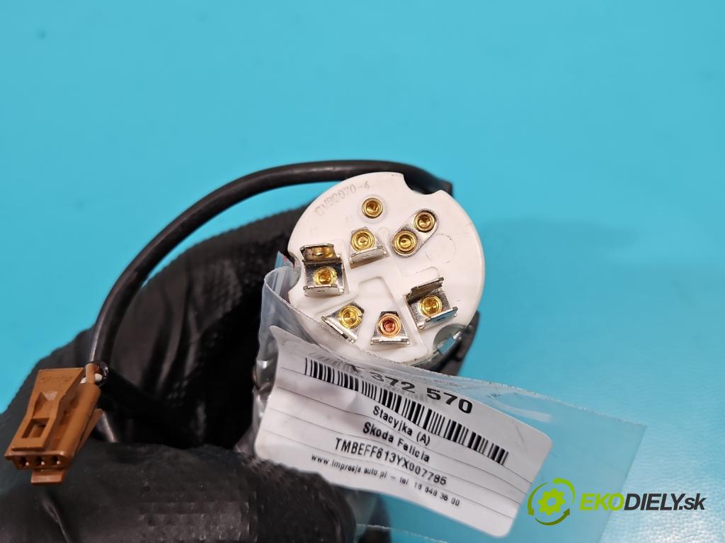 Skoda Felicia 1.3 mpi 68 HP manual 50 kW 1289 cm3 5- Spínačka  (Spínacie skrinky a kľúče)