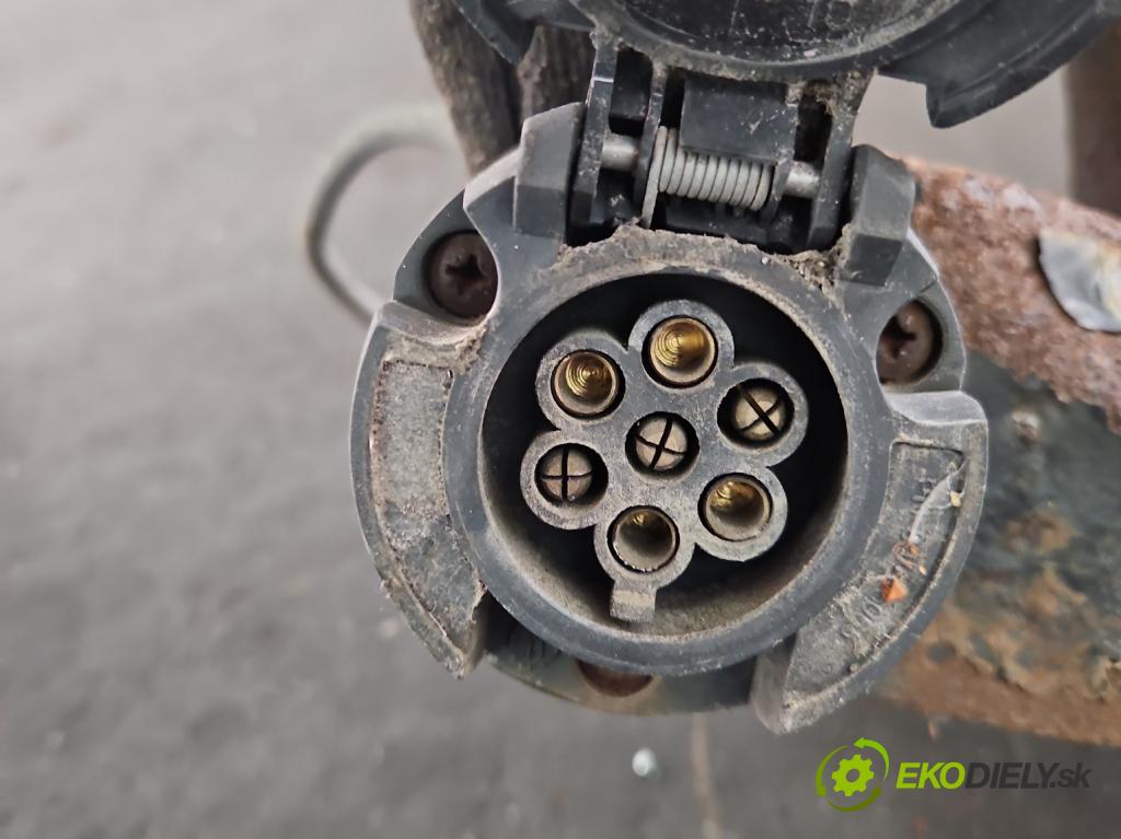 Vw Golf III 1991-1998 1.6 75 hp manual 55 kW 1598 cm3 5- oko tažné  (Tažná zařízení)