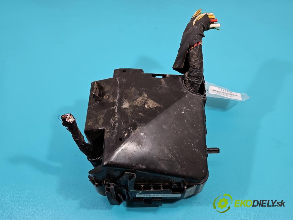 Hyundai I30 I 2007-2012 2.0 16V 143 hp automatic 105 kW 1975 cm3 5- skříňka pojistková 91951-0Q000 (Pojistkové skříňky)